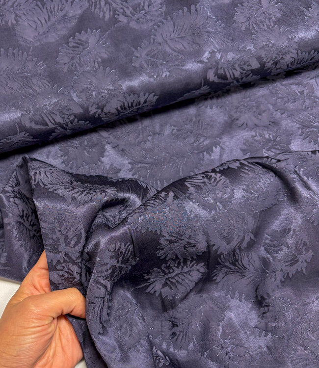 A la Ville Ingeweven leaves - diep nachtblauw - Viscose rayon gesatineerd (knipmode)
