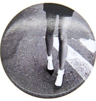 Godert.me Legs girl badge zwart-wit