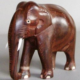 Elefant aus Ostindisch Palisander, 100 mm