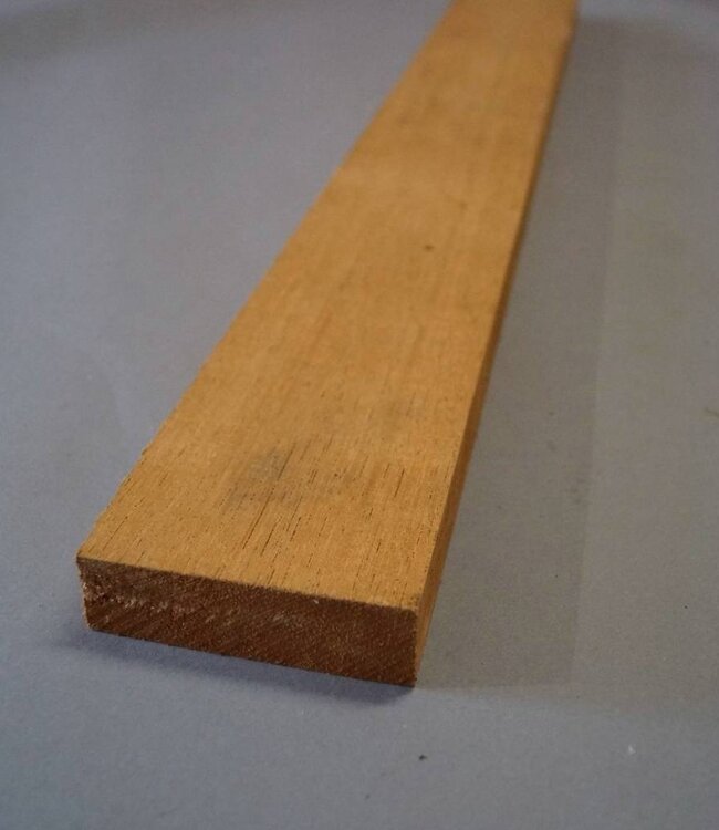 Brasil Cedro Halskantel, ca. 700 x 85 x 26 mm