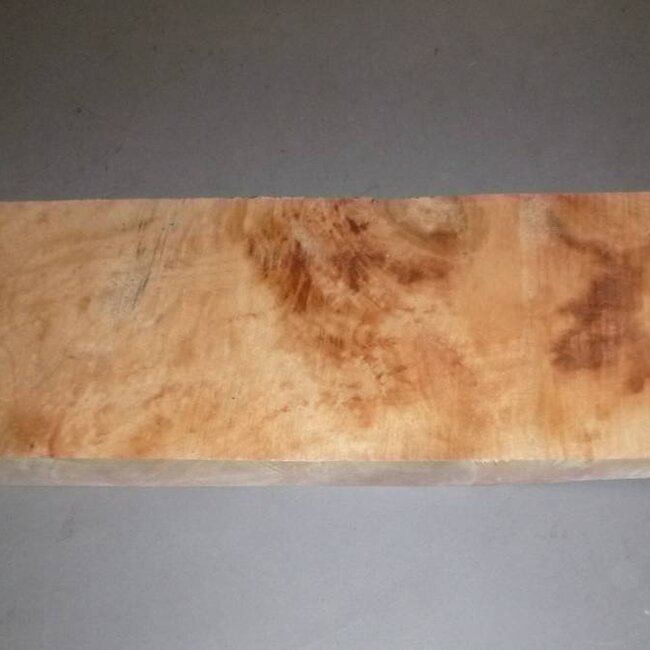 Soft Maple - amerikanischer Spitzahorn - quilted Gitarrenbody ca. 560 x 210 x 55 mm, 3,7 kg