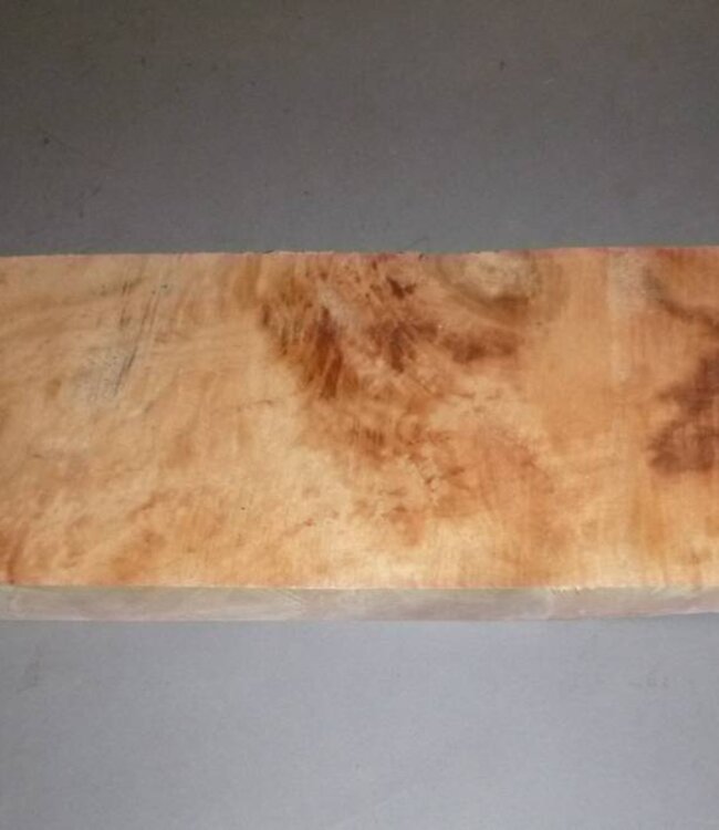 Soft Maple - amerikanischer Spitzahorn - quilted Gitarrenbody ca. 560 x 210 x 55 mm, 3,7 kg