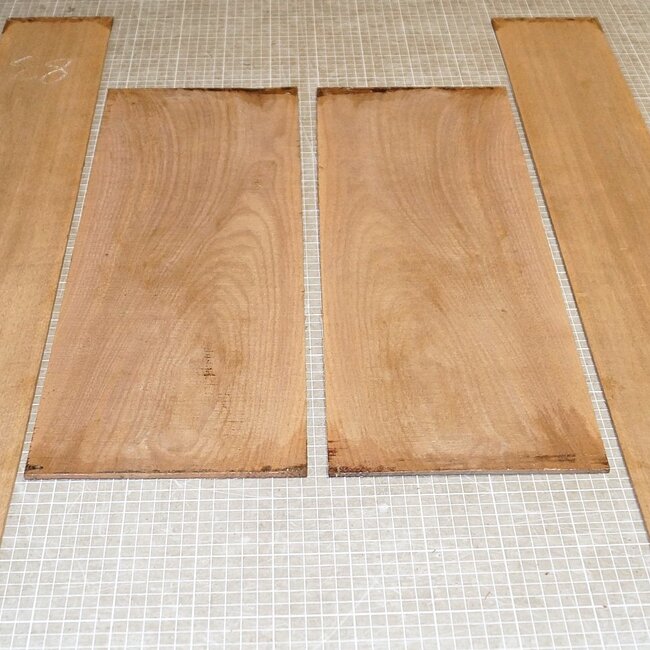 Black Walnut, Böden und Zargen, gespiegelt