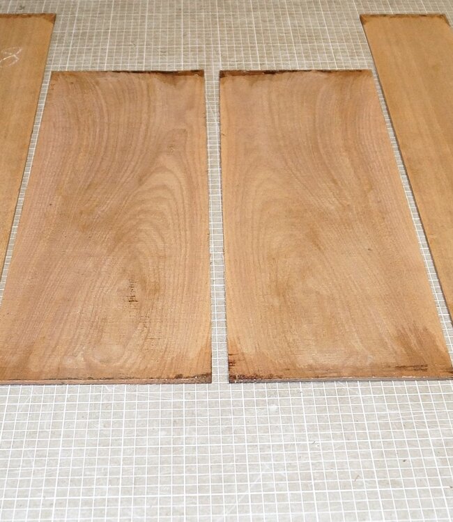 Black Walnut, Böden und Zargen, gespiegelt