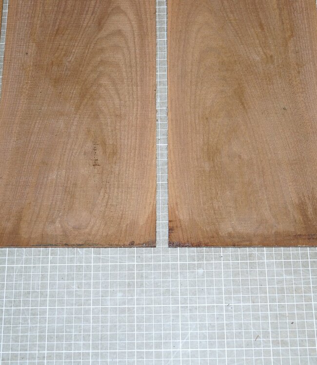 Black Walnut, Böden und Zargen, gespiegelt