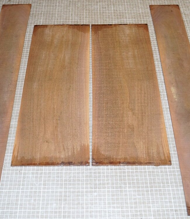 Black Walnut, Böden und Zargen, gespiegelt