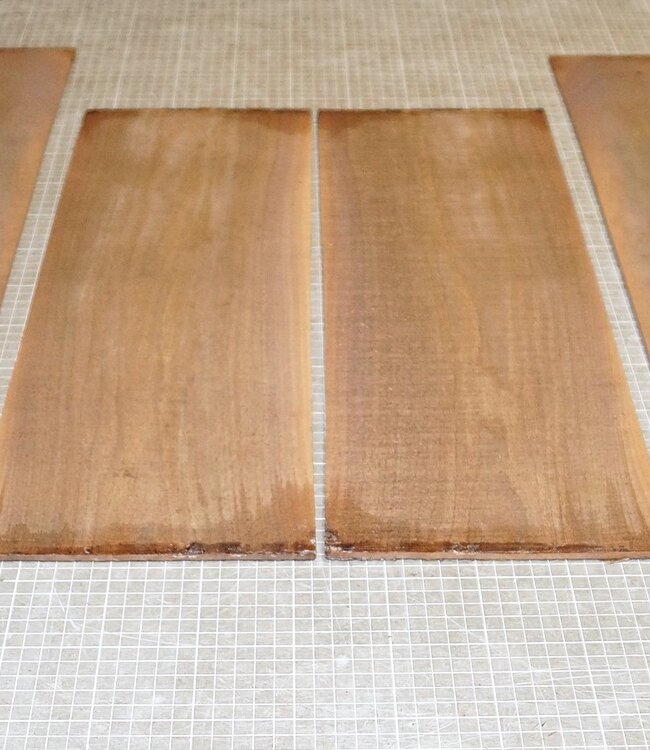 Black Walnut, Böden und Zargen, gespiegelt