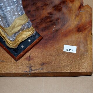 Camphor burl table, slab approx. 580 x 450 x 50 mm, height 60 cm, 11405