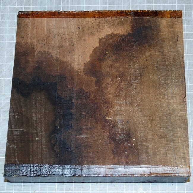 Nussbaum, europ., ca. 200 x 200 x 43 mm, 1,2 kg