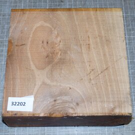 European Walnut, approx. 190 x 190 x 60mm, 1,3kg