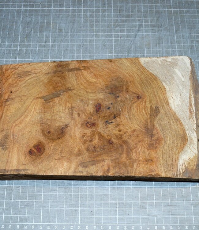 Amboyna burl, approx. 280 x 170/150 x 48 mm, 1,5 kg