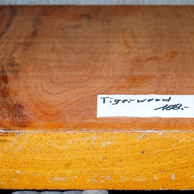Tigerwood, ca. 350 x 345 x 52mm, 5,9kg