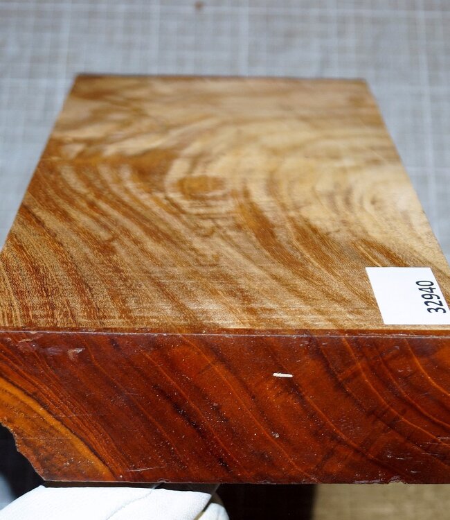 Teak (Plantage), ca. 265 x 145 x 51 mm, 1,7 kg