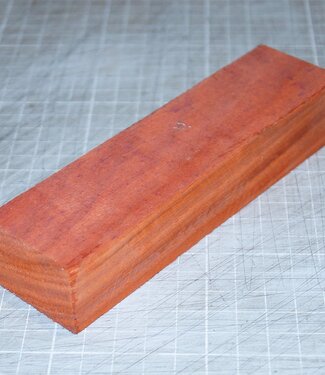 Padouk knife handle, approx. 150 x 40 x 25 mm, 0,2 kg