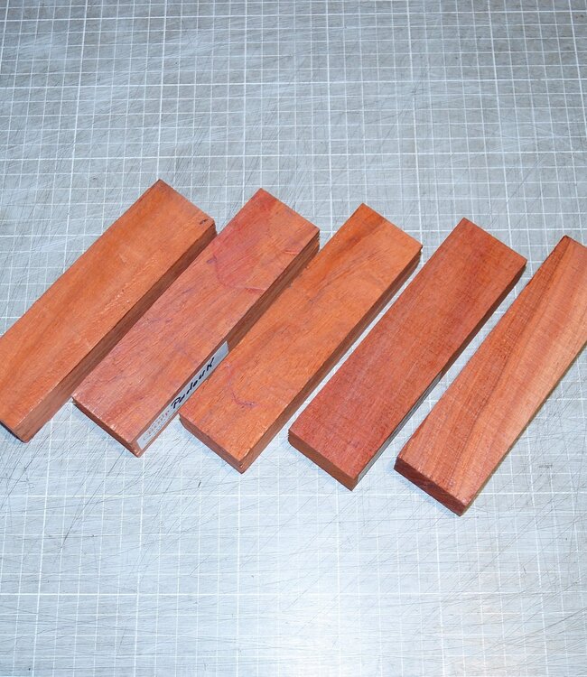 Padouk Messergriff, ca. 150 x 40 x 25 mm, 0,2 kg