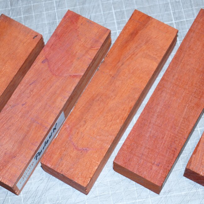 Padouk Messergriff, ca. 150 x 40 x 25 mm, 0,2 kg