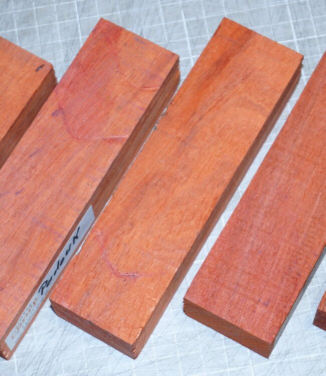 Padouk Messergriff, ca. 150 x 40 x 25 mm, 0,2 kg