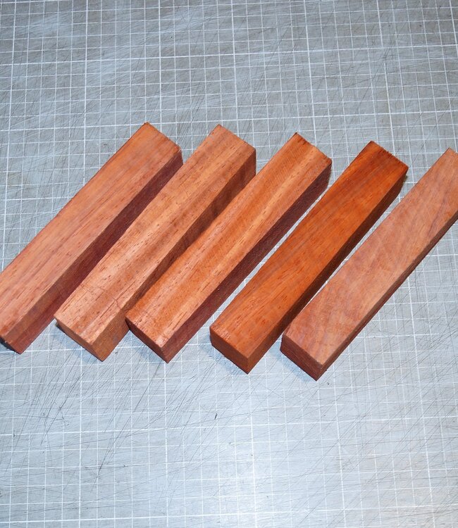 Padouk Messergriff, ca. 150 x 40 x 25 mm, 0,2 kg