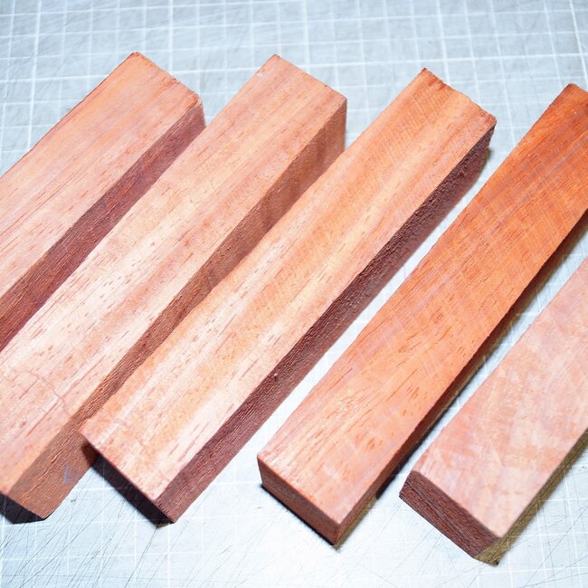 Padouk Messergriff, ca. 150 x 40 x 25 mm, 0,2 kg