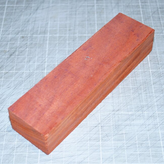 Padouk knife handle, approx. 150 x 40 x 25 mm, 0,2 kg