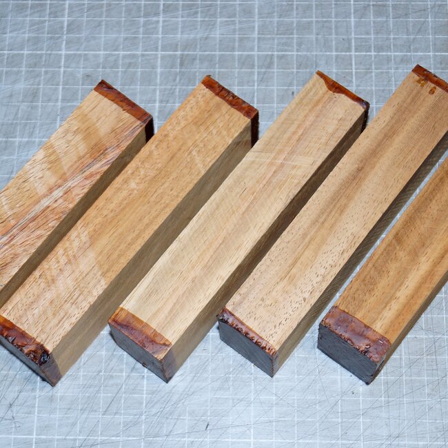 Asian Padouk knife handle, approx. 150 x 40 x 28 mm, 0,2 kg