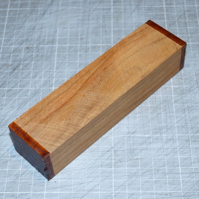 Asian Padouk knife handle, approx. 150 x 40 x 28 mm, 0,2 kg