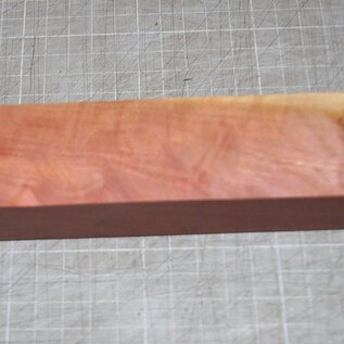 Pink Ivory Ripple knife handle, approx. 150 x 40 x 29 mm, 0,2 kg