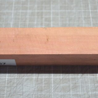 Pink Ivory Ripple knife handle, approx. 150 x 40 x 29 mm, 0,2 kg