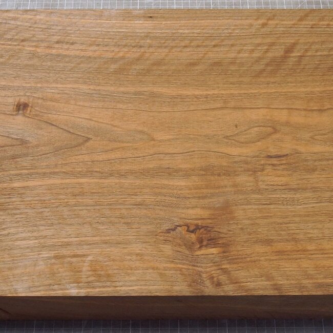 Kaukasischer Nussbaum, geflammt, ca. 820 x 390 x 55 mm