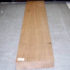 Kaukasischer Nussbaum, geflammt, ca. 1050 x 220 x 57 mm