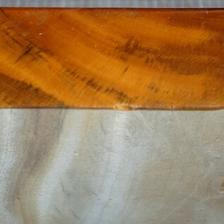 Satin, Zitronenholz, ca. 215 x 213 x 76mm, 2,52kg