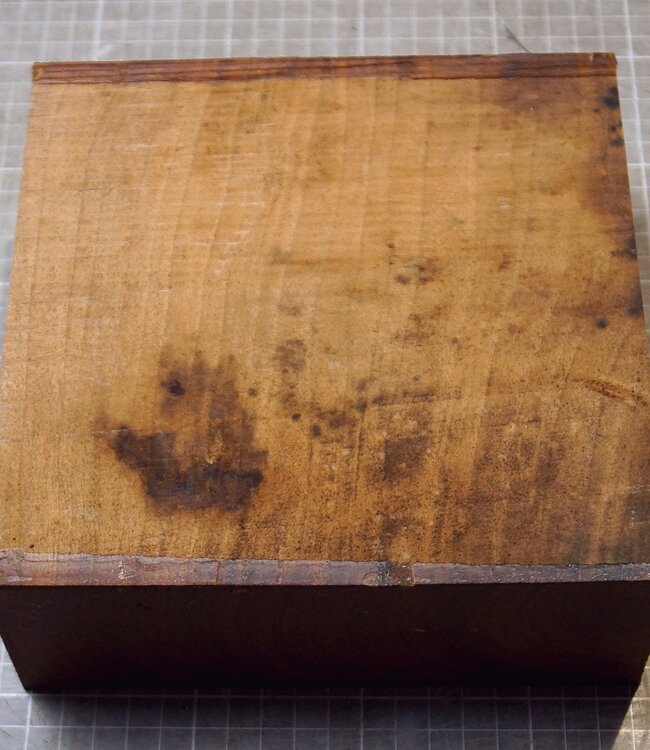 Kaukasischer Nussbaum, ca. 185 x 193 x 75mm, 1,64kg