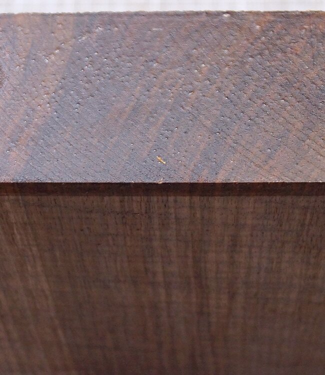 Kaukasischer Nussbaum, ca.  173 x 175 x 70mm, 1,18kg