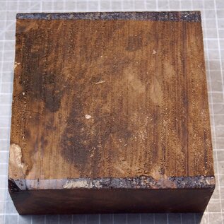 Kaukasischer Nussbaum, ca. 135 x 137 x 65mm, 0,7kg