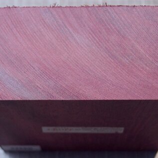 Amaranth, ca. 158 x 155 x 76mm, 1,86kg