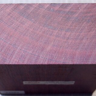 Amaranth, ca. 153 x 155 x 77mm, 1,90kg