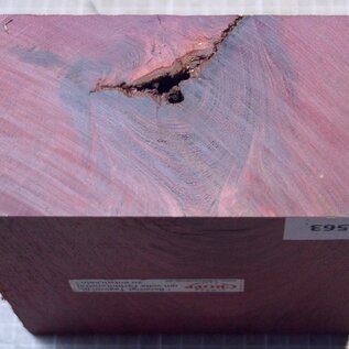 Amaranth, ca. 151 x 154 x 76mm, 1,66kg