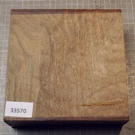 Kaukasischer Nussbaum, ca. 173 x 173 x 62mm, 0,94kg