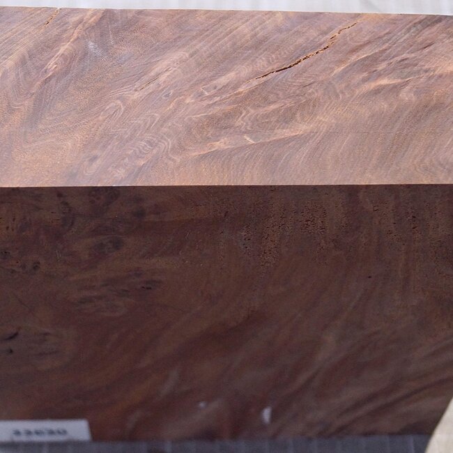 Kenthao Eisenholz, ca. 185 x 180 x 65mm, 2,42kg