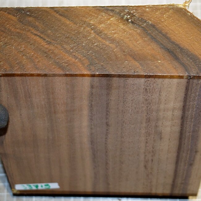 Europ. Walnut, approx. 180 x 180 x 73mm, 1,4kg