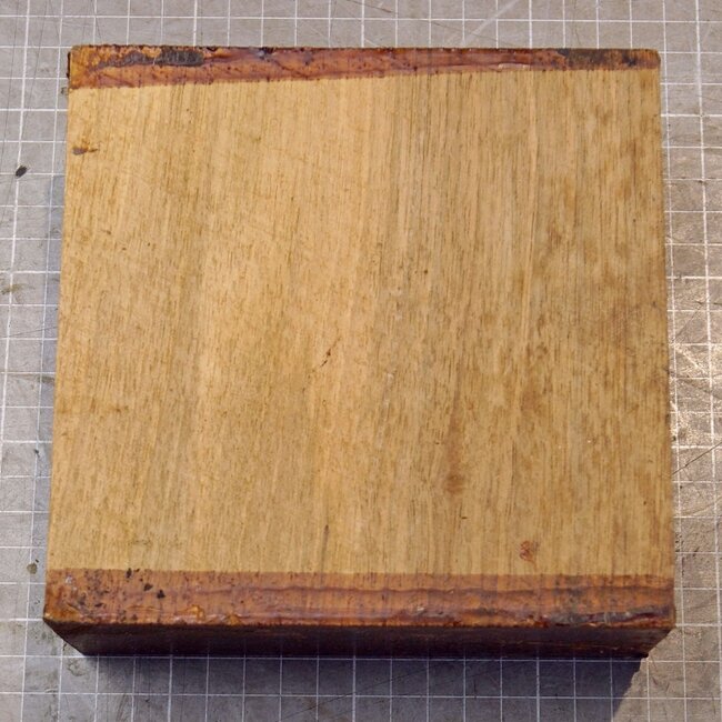 Europ. Walnut, approx. 154 x 152 x 63mm, 0,88kg