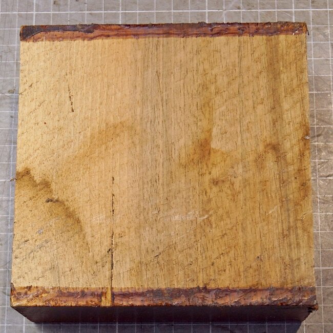 Europ. Walnut, approx. 145 x 143 x 65mm, 0,74kg