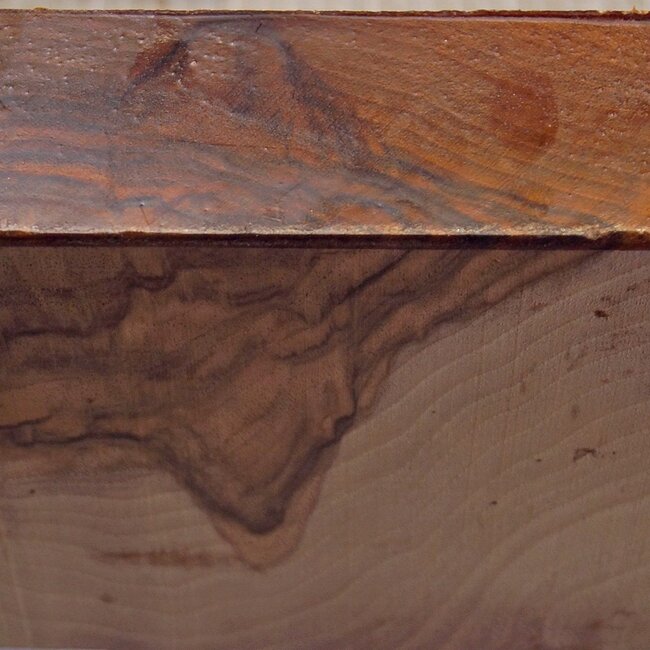 Europ. Walnut, approx. 196 x 194 x 62mm, 1,34kg