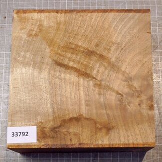 Nussbaum europ., ca. 193 x 194 x 80mm, 1,96kg