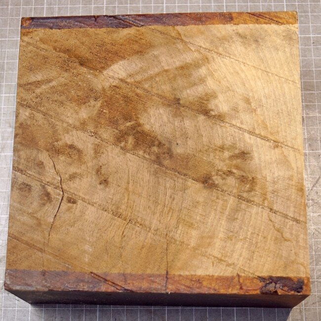 Europ. Walnut, approx. 193 x 194 x 80mm, 1,96kg