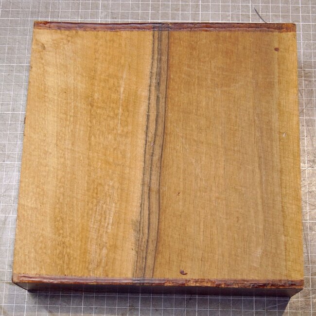 Nussbaum europ., ca. 232 x 234 x 60mm, 1,96kg