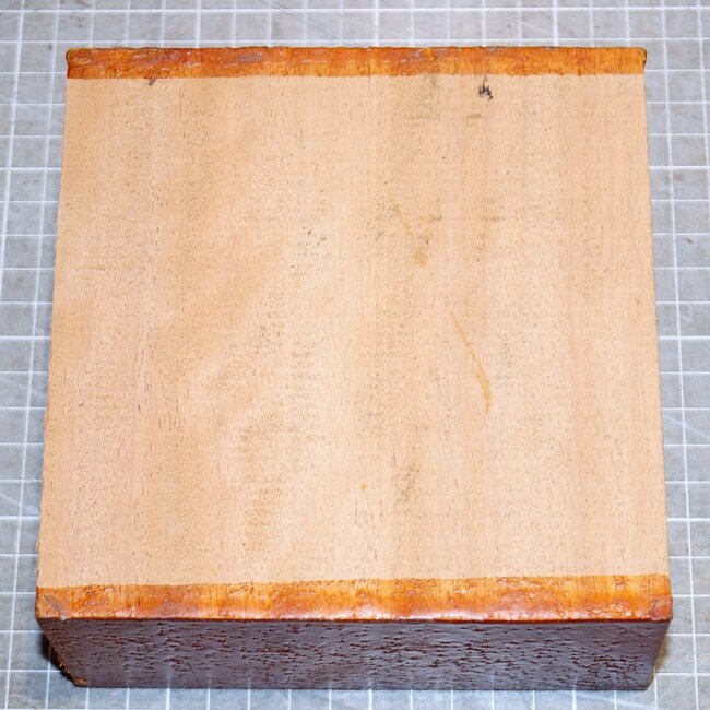 Bossé, approx. 140 x 140 x 65 mm,  0,7 kg