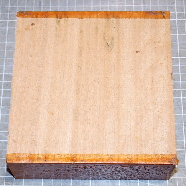 Bossé, ca. 160 x 160 x 62 mm,  0,9 kg