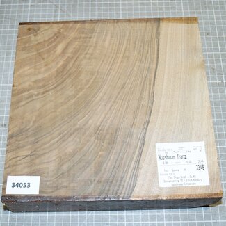 Franz. Nussbaum, ca. 250 x 245 x 60  mm, 2,8 kg