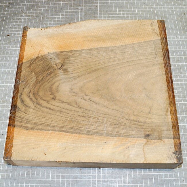 Franz. Nussbaum, ca. 320 x 315 x 57 mm, 4,1 kg